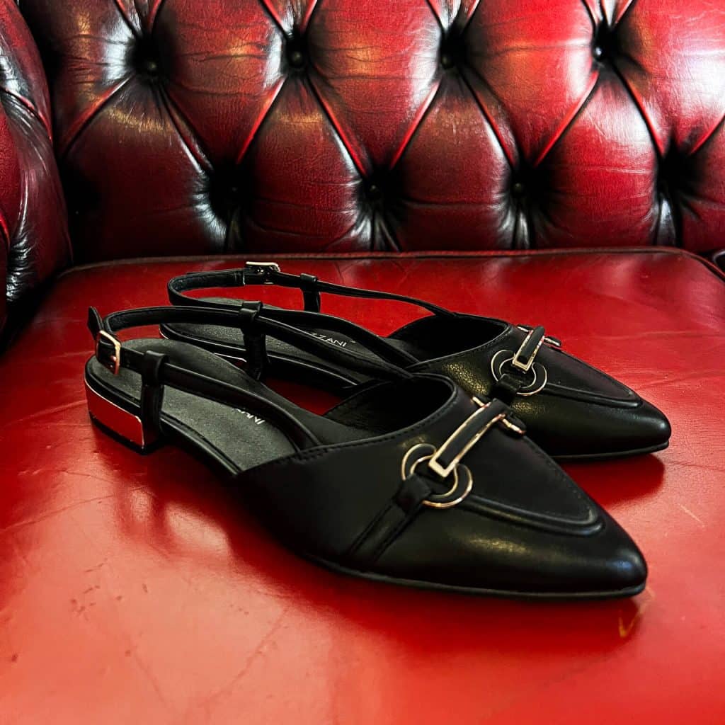 Spring is in the air, it's time to prepare. Our ballerina shoes are so chic, even the couch strikes a pose.