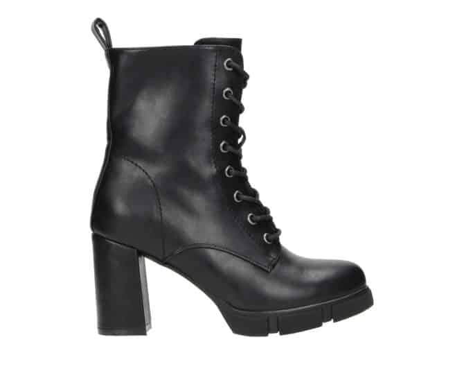 2WY0050201 2100 Black-Laced Boots